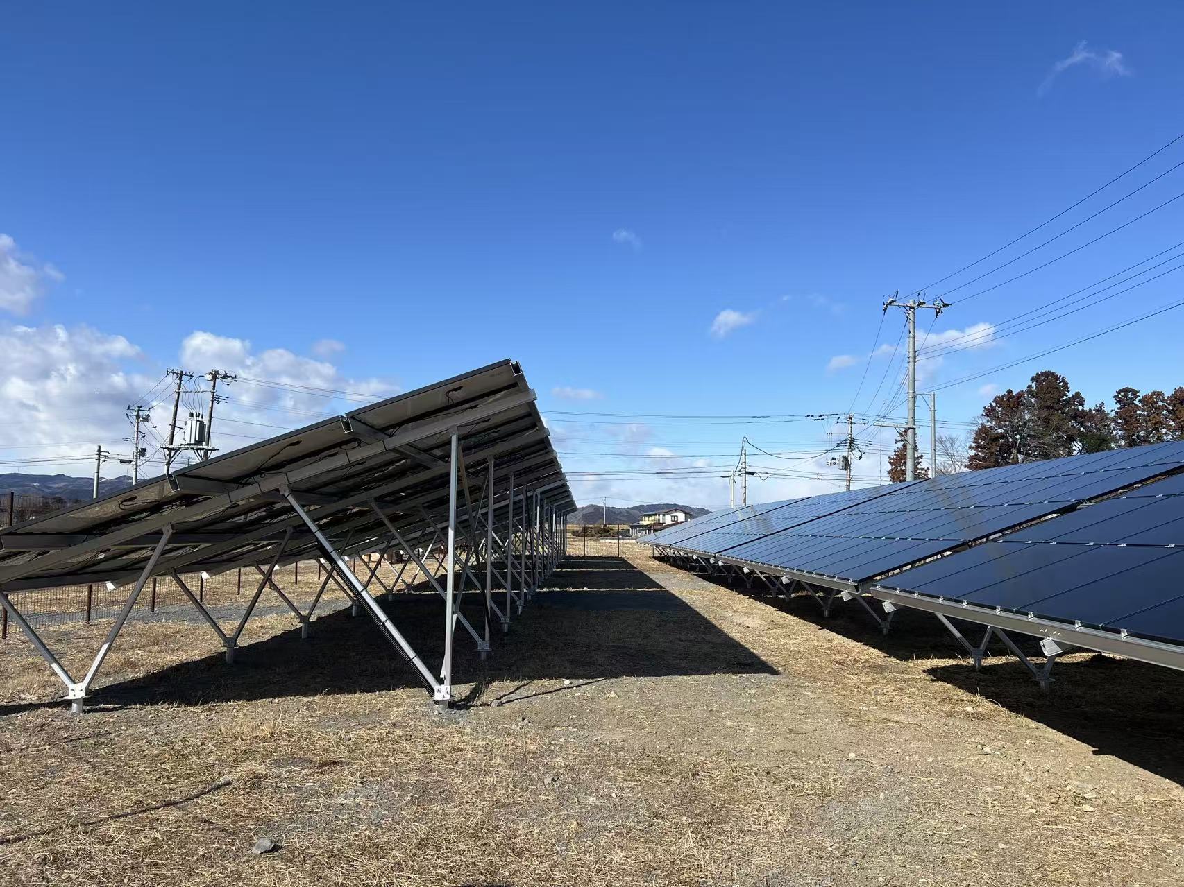 A napelemes földelőtartó anyaga